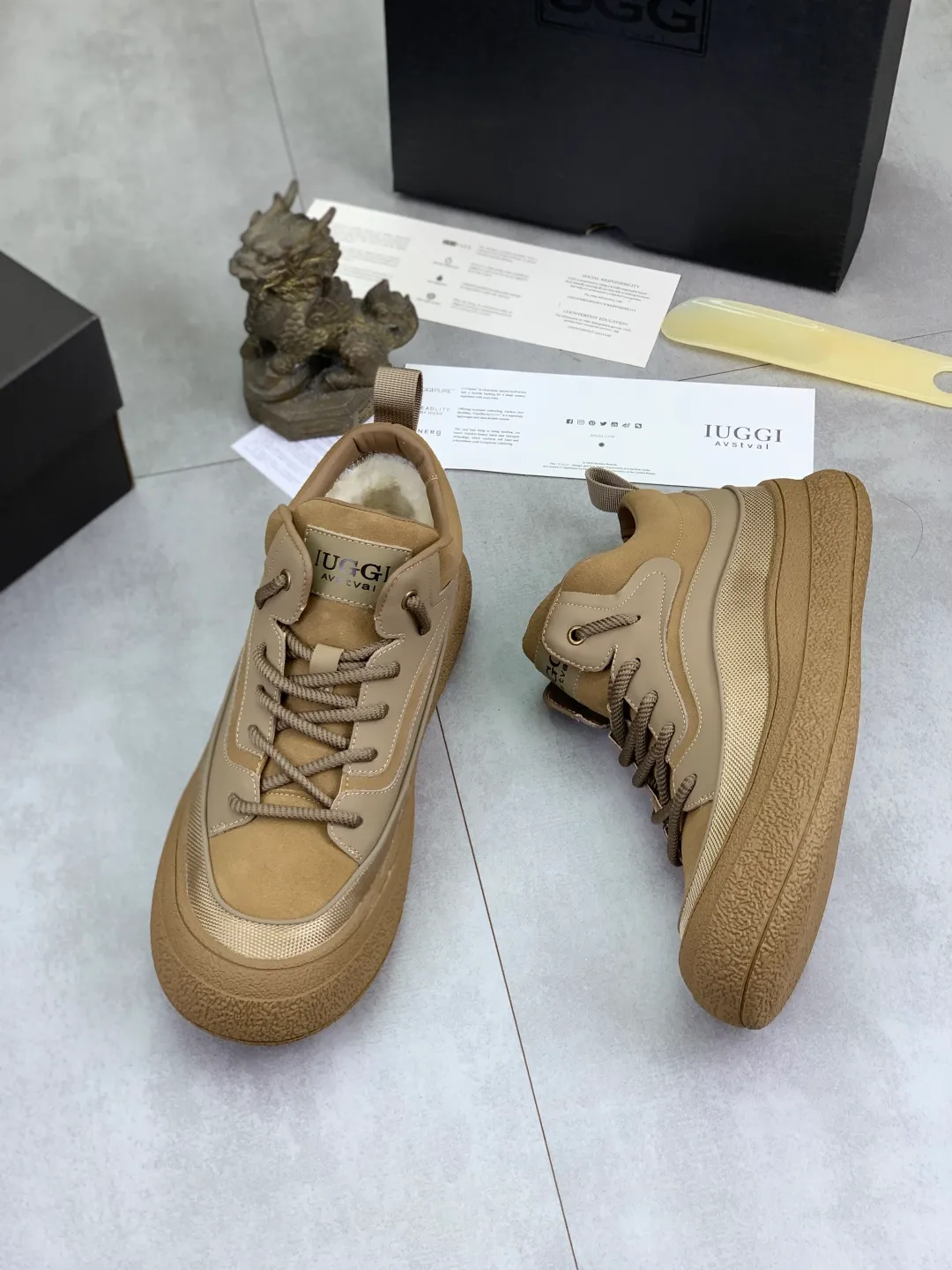 Men's shoes 💰P640 New IUGGI New New Tire Men's Shoes Real cowhide on the outside, Australian wool on the inside, light and easy to put on, brand logo, full of high-end feel, men's style! Men's style! Rarely seen in the market are retro outdoor shoes. They look great on the feet. Mainly because they are so stylish, comfortable and versatile. Color: black, gray, maroon. Size: 39-44